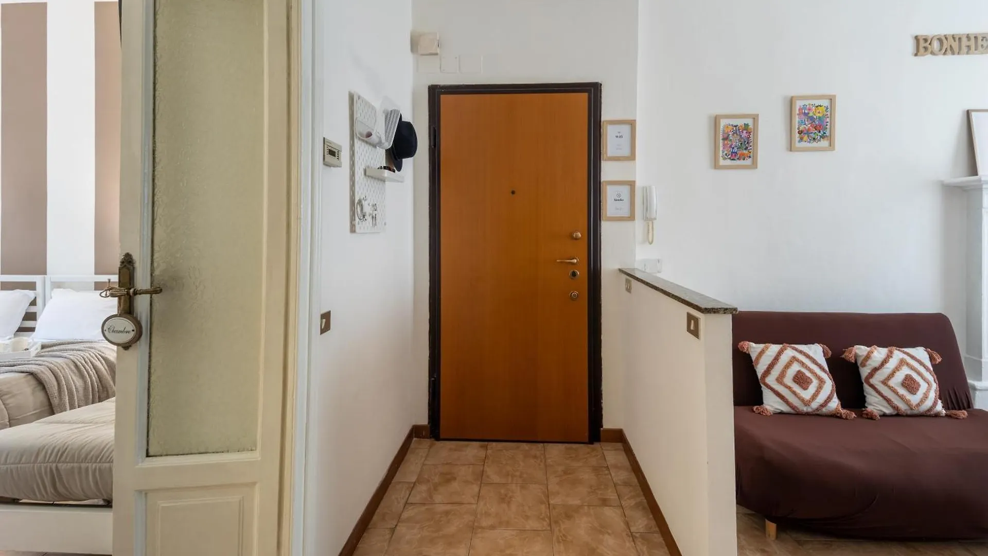 Elegant Apt Near Metro Porta Romana,3 Fermate Subway-Stop A Duomo, Wifi-Netflix Free Milan