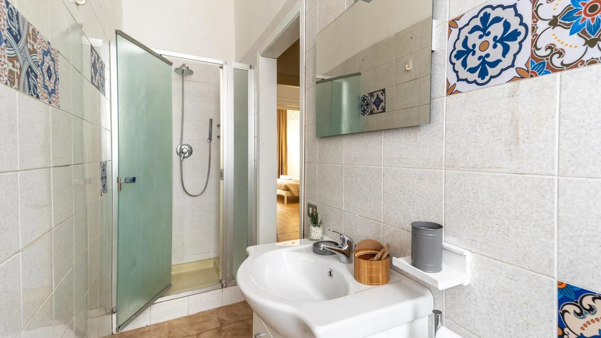 Elegant Apt Near Metro Porta Romana,3 Fermate Subway-Stop A Duomo, Wifi-Netflix Free Milan 0*,  Italie